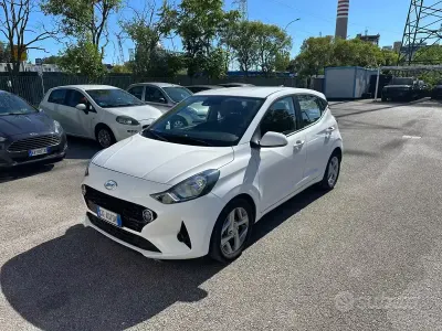 Usata Hyundai i10 67 CV (49 kW) 2022 Bianco Utilitaria