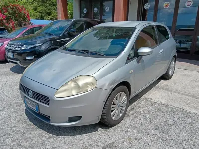Usata Fiat Grande Punto 90 CV (66 kW) 2007 Grigio Utilitaria
