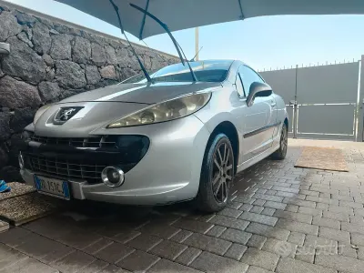 Usata Peugeot 207 CC 109 CV (80 kW) 2008 Grigio Cabrio
