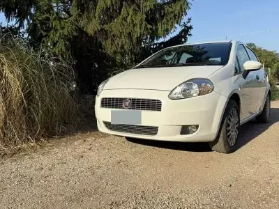 Usata Fiat Grande Punto 77 CV (56 kW) 2009 Bianco Utilitaria