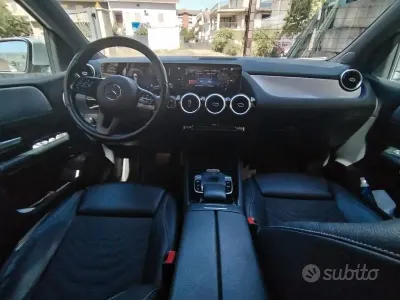 Usata Mercedes B180 Business 136 CV (100 kW) 2019 Grigio Utilitaria