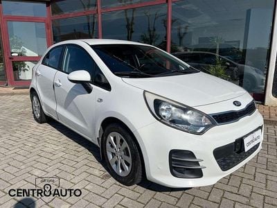Usata Kia Rio Active 75 CV (55 kW) 2015 Bianco Berlina