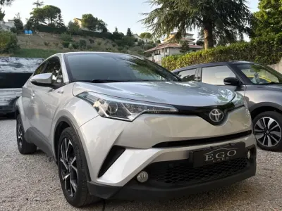 Usata Toyota C-HR Style 97 CV (71 kW) 2019 Argento SUV