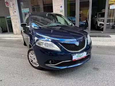 Usata Lancia Ypsilon Gold 95 CV (69 kW) 2017 Blu Utilitaria