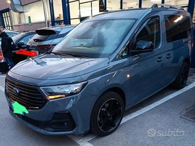 Usata Ford Tourneo 122 CV (89 kW) 2024 Grigio Monovolume