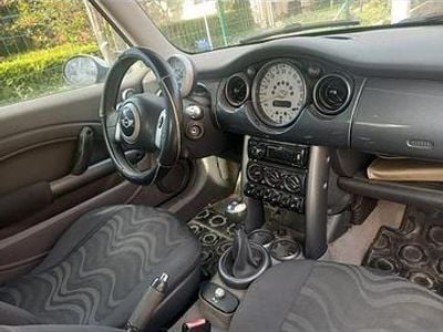 Usata Mini Cooper 90 CV (66 kW) 2004 Grigio Utilitaria