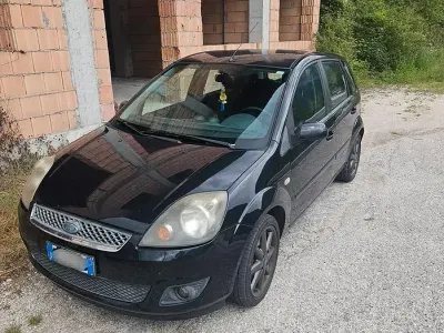 Usata Ford Fiesta 75 CV (55 kW) 2007 Nero Utilitaria