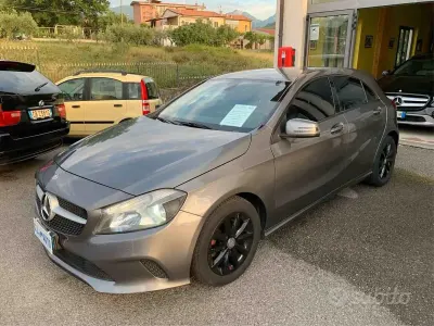 Usata Mercedes A180 109 CV (80 kW) 2015 Grigio Berlina