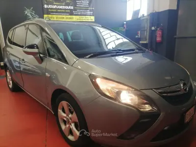 Usata Opel Zafira Cosmo 140 CV (102 kW) 2012 Gray Monovolume
