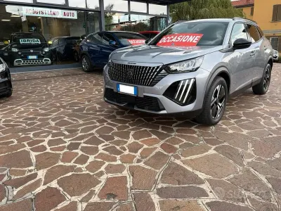 Usata Peugeot 2008 Allure 101 CV (74 kW) 2024 Grigio SUV