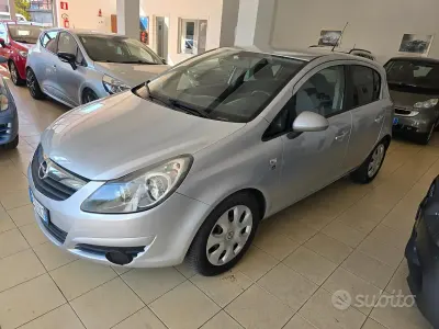 Usata Opel Corsa Cosmo 95 CV (69 kW) 2011 Grigio Utilitaria