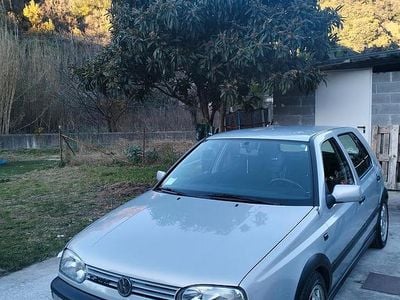 Begagnad VW Golf III GTI 116 HK (85 kW) 1994 Grå Sedan