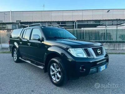 Usata Nissan Navara Platinum 190 CV (139 kW) 2015 Nero Pick-up