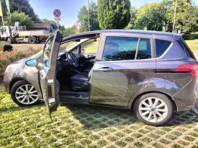 Usata Ford B-MAX Titanium 90 CV (66 kW) 2017 Grigio Monovolume