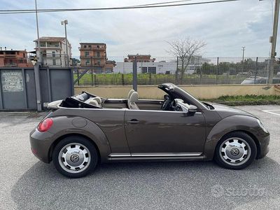 Usata VW Beetle 105 CV (77 kW) 2015 Marrone Utilitaria