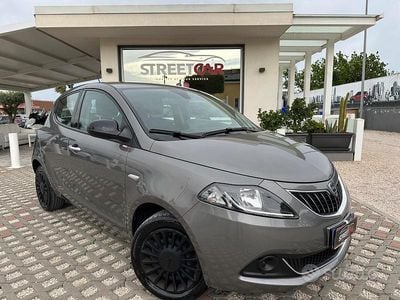 Usata Lancia Ypsilon Silver 70 CV (51 kW) 2022 Grigio Utilitaria