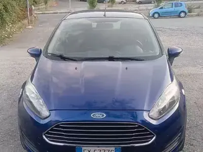 Usata Ford Fiesta 75 CV (55 kW) 2015 Bluazzurro Utilitaria