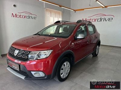 Usata Dacia Sandero Lauréate 90 CV (66 kW) 2017 Rosso Berlina