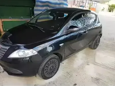 Usata Lancia Ypsilon 80 CV (58 kW) 2014 Nero Utilitaria