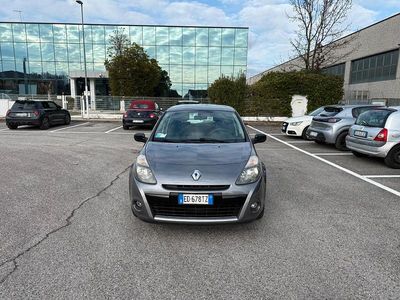 Usata Renault Clio II Luxe 75 CV (55 kW) 2010 Grigio Berlina