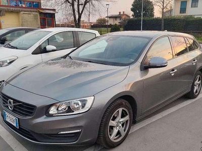 Usata Volvo V60 Business Edition 120 CV (88 kW) 2017 Grigio Station wagon