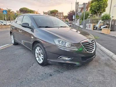 Usata Lancia Delta Gold 120 CV (88 kW) 2011 Grigio Utilitaria
