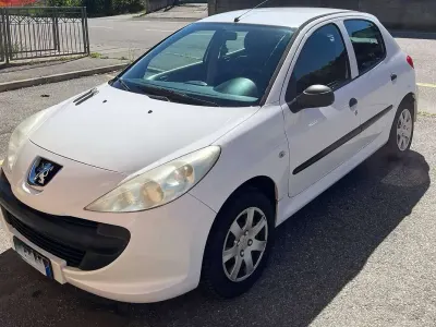 Usata Peugeot 206 60 CV (44 kW) 2011 Bianco Utilitaria