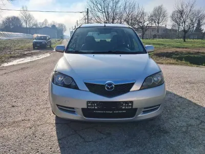 Usata Mazda 2 80 CV (58 kW) 2006 Argento Utilitaria