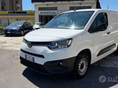 Usata Fiat Doblò 101 CV (74 kW) 2022 Bianco Monovolume