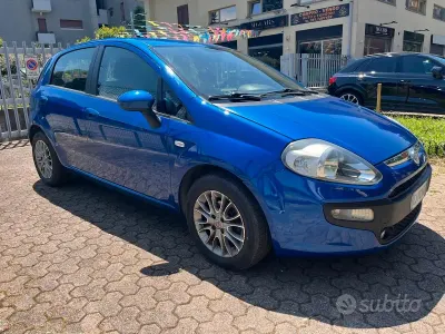 Usata Fiat Punto Evo Dynamic 77 CV (56 kW) 2011 Bluazzurro Utilitaria
