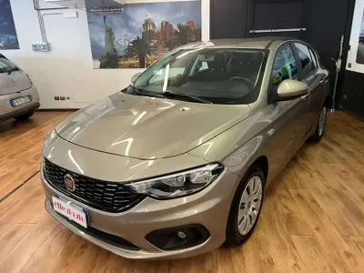 Usata Fiat Tipo Lounge 120 CV (88 kW) 2017 Grigio Berlina