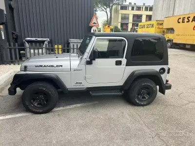 Usata Jeep Wrangler Sport 143 CV (105 kW) 2004 Grigio SUV