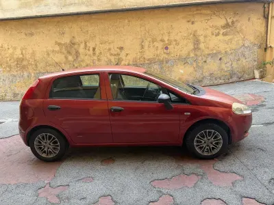 Usata Fiat Grande Punto Active 65 CV (47 kW) 2007 Rosso Utilitaria