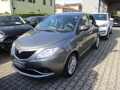 Usata Lancia Ypsilon Gold 69 CV (50 kW) 2016 Grigio Utilitaria