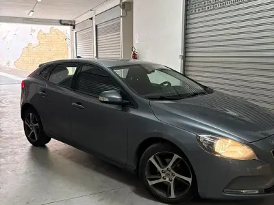 Usata Volvo V40 120 CV (88 kW) 2017 Grigio Berlina