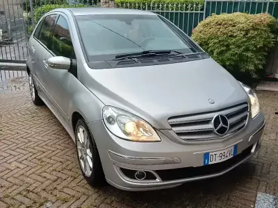 Begagnad Mercedes B150 95 HK (69 kW) 2009 Grå Minibuss