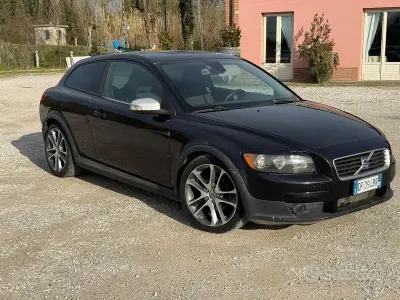 Usata Volvo C30 Summum 109 CV (80 kW) 2007 Nero Utilitaria