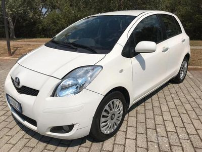 usata Toyota Yaris 1.0i 16V cat 5 porte