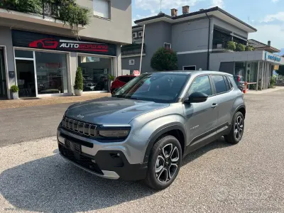 Usado Jeep Avenger Summit 101 CV (74 kW) 2025 Gris SUV