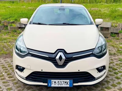 Usata Renault Clio IV Life 73 CV (53 kW) 2017 Grigio Berlina