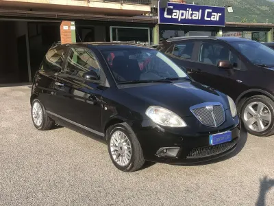 Usata Lancia Ypsilon 69 CV (50 kW) 2011 Nero Utilitaria