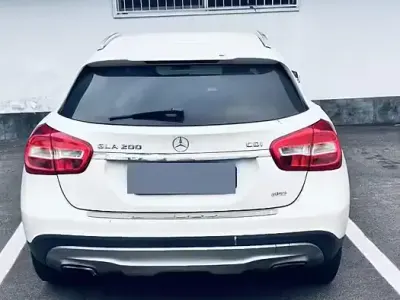 Usata Mercedes GLA200 136 CV (100 kW) 2014 Bianco SUV