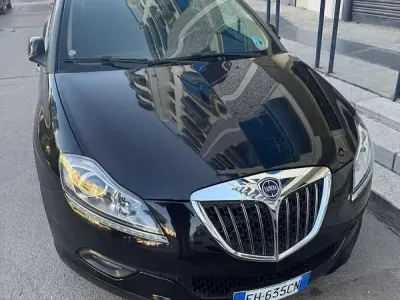 Usata Lancia Delta 120 CV (88 kW) 2011 Nero Utilitaria