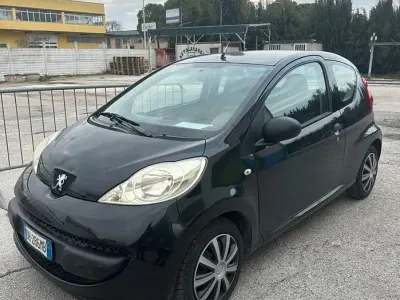 Usata Peugeot 107 68 CV (50 kW) 2007 Nero Utilitaria