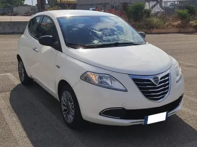Usata Lancia Ypsilon Gold 69 CV (50 kW) 2012 Bianco Utilitaria