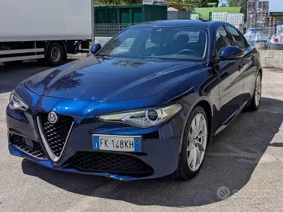 Usata Alfa Romeo Giulia 150 CV (110 kW) 2017 Bluazzurro Berlina