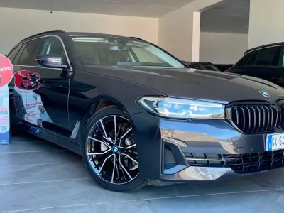 Usata BMW 520 Luxury Line 190 CV (139 kW) 2022 Grigio Station wagon