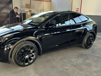 Usata Tesla Model Y RWD 88 kW (120 CV) 2024 SUV