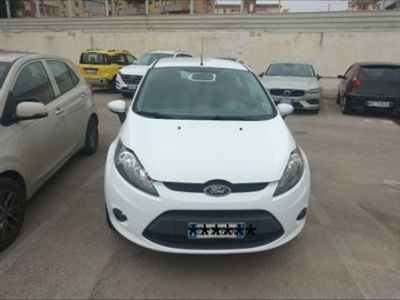 Usata Ford Fiesta 90 CV (66 kW) 2010 Bianco Utilitaria
