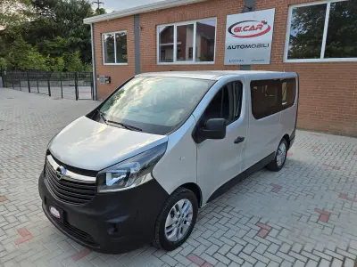Usata Opel Vivaro S 125 CV (91 kW) 2017 Argento Monovolume